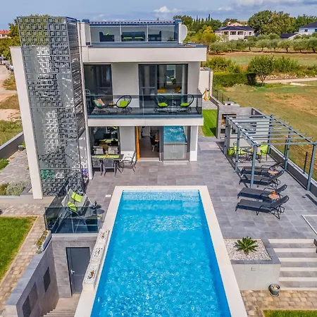 Casa vacanze Amazing In With Outdoor Swimming Pool