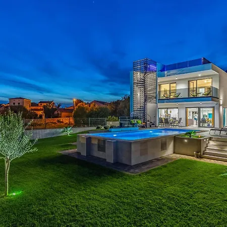 Amazing In With Outdoor Swimming Pool * Pomer