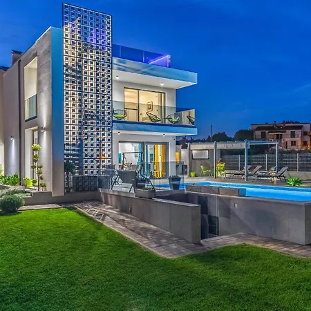 Amazing In With Outdoor Swimming Pool Casa vacanze