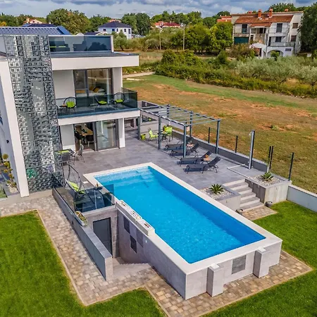 Amazing In With Outdoor Swimming Pool Casa vacanze Pomer