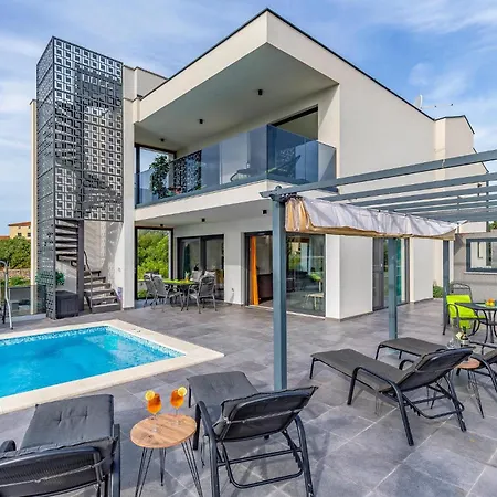 Amazing In With Outdoor Swimming Pool Pomer