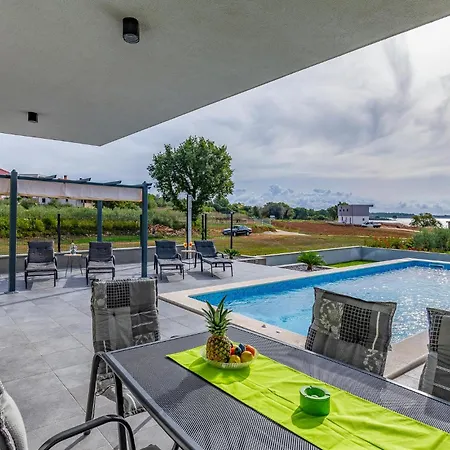 Amazing In With Outdoor Swimming Pool *