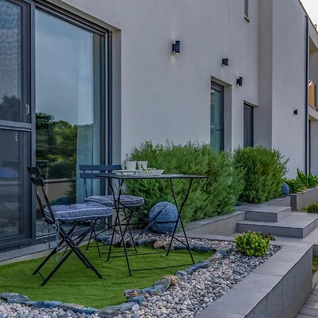 Amazing In With Outdoor Swimming Pool *