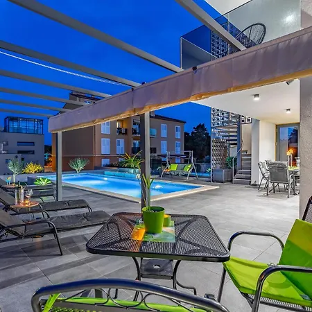 펜션 Amazing In With Outdoor Swimming Pool 포메르