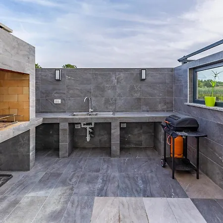 Amazing In With Outdoor Swimming Pool *